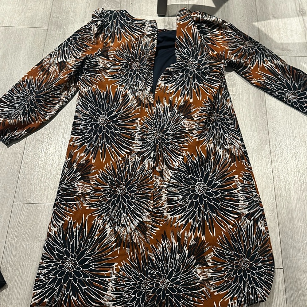 H&M half sleeve floral dress women’s size 2. Only wore a few times
